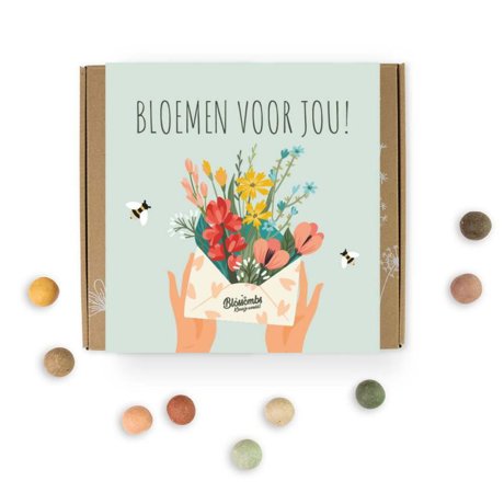 Giftbox flowers for you - m