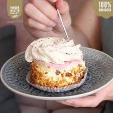 45036 Aardbei-hazelnootschuimgebakjes