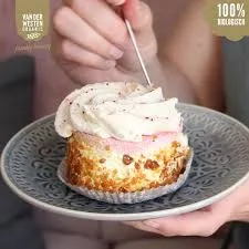 45036 Aardbei-hazelnootschuimgebakjes